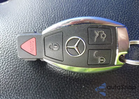 2016 Mercedes-Benz C 300 z USA, uszkodzony, nr VIN 55SWF4JB4GU150610